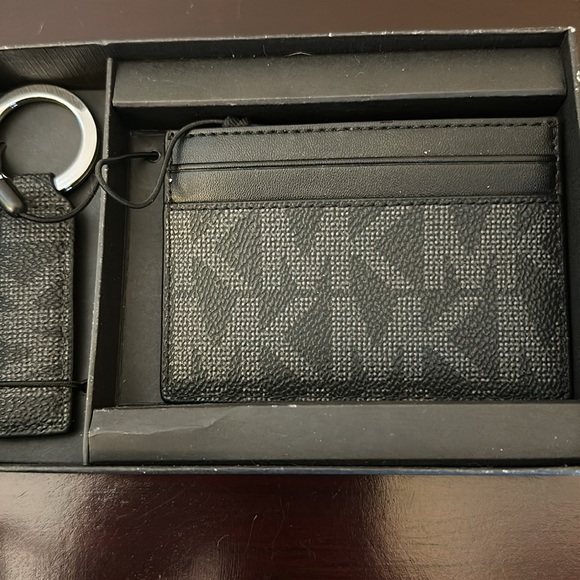 Michael Kors card ID holder and key chain holder matching gift set. NWTGS! Male - Picture 3 of 3